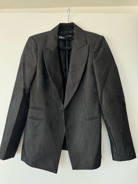 Zara Black Textured Satin-Lapel Blazer and pants